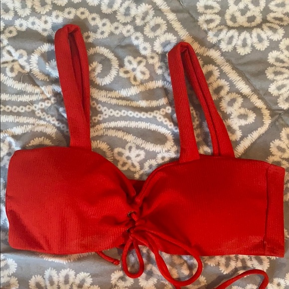 Red bikini! - Picture 2 of 3